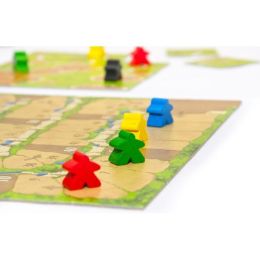 Carcassonne és un joc de taula que es pot jugar en català. És un joc de la categoria de jocs de taula estratègics en què els jug
